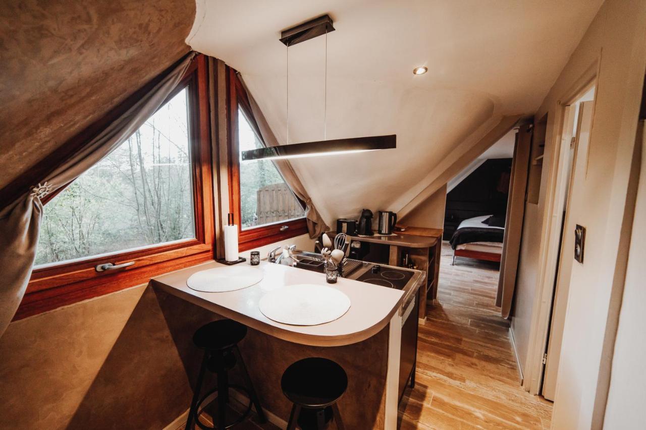 Chalet Tropical Avec Bain A Bulles - In The Woods Gesves Exterior photo