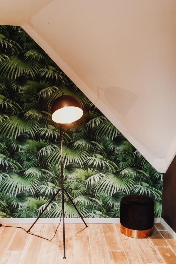 Chalet Tropical Avec Bain A Bulles - In The Woods Gesves Exterior photo